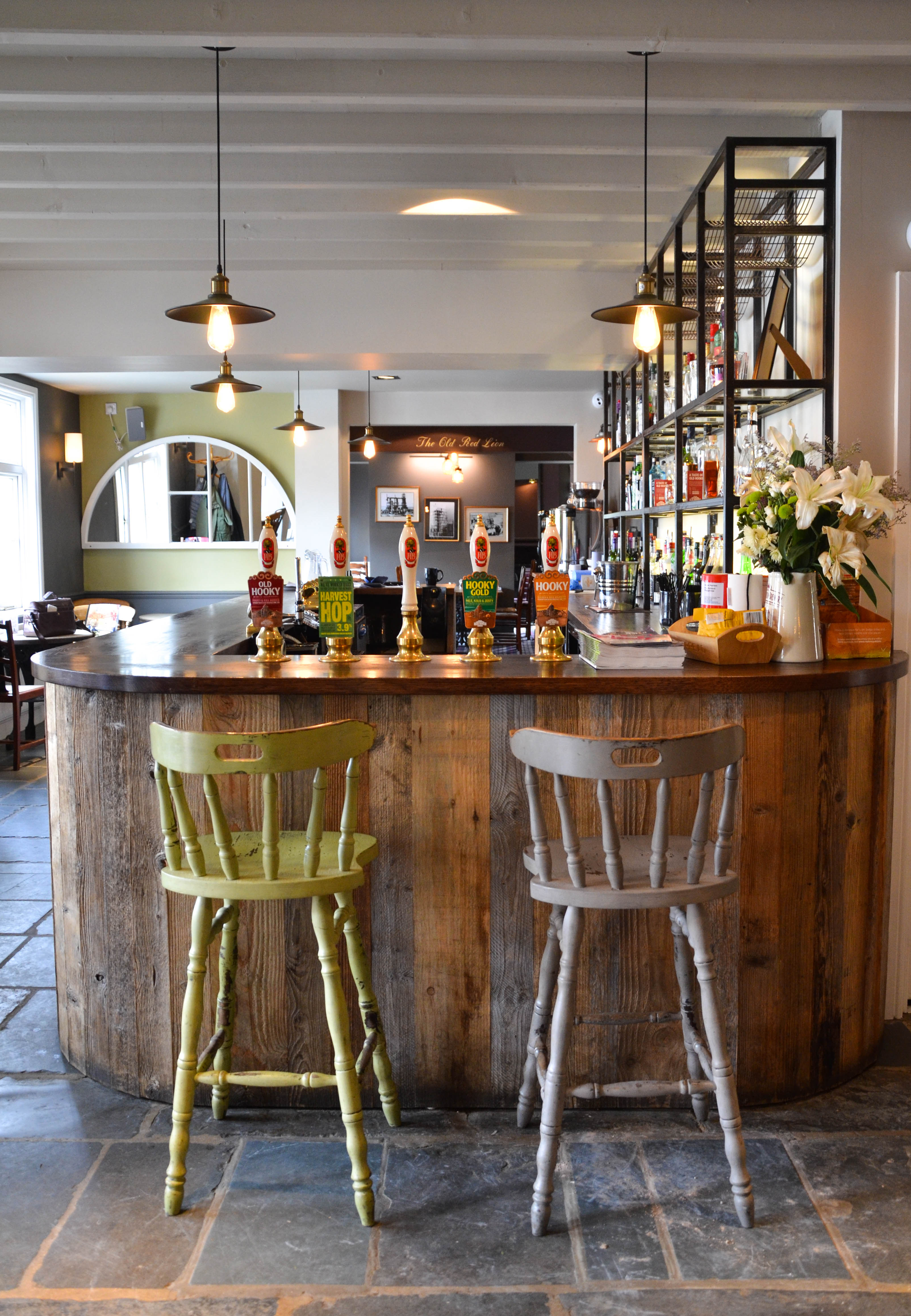 SUN INN, HOOK NORTON Hook Norton Brewery